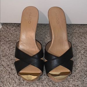 😁NEW NEVER WORN Aldo Wedges😁